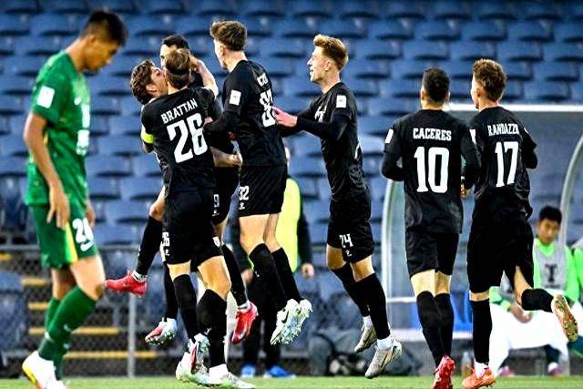 亚冠赛后再迎强敌；阿贾克斯更衣室发声；主帅态度——气氛紧张；阵容厚度经受考验的简单介绍